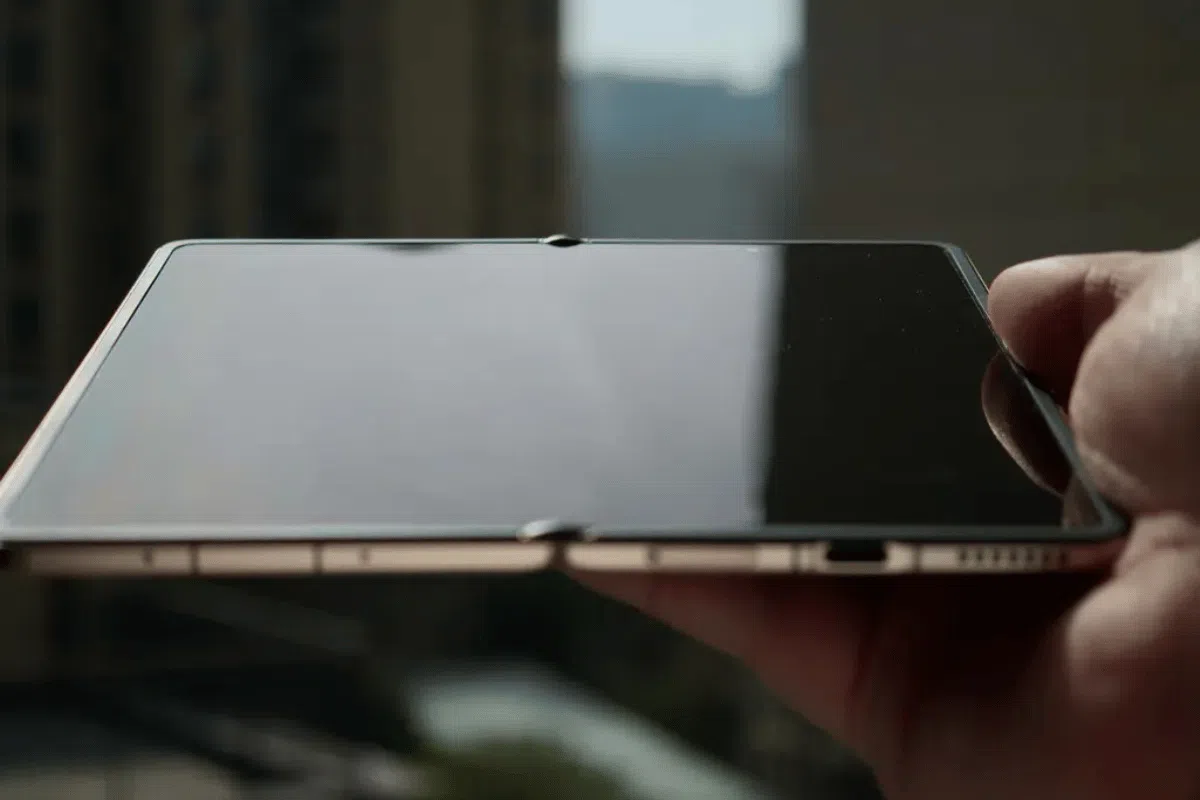 Honor Magic V6: экран без складки показан на фото