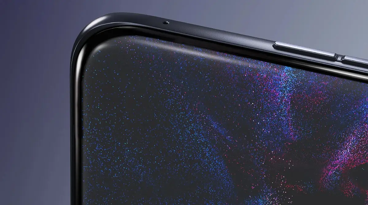 Edge 70 Fusion оснащен изогнутым 6.78-дюймовым OLED-дисплеем