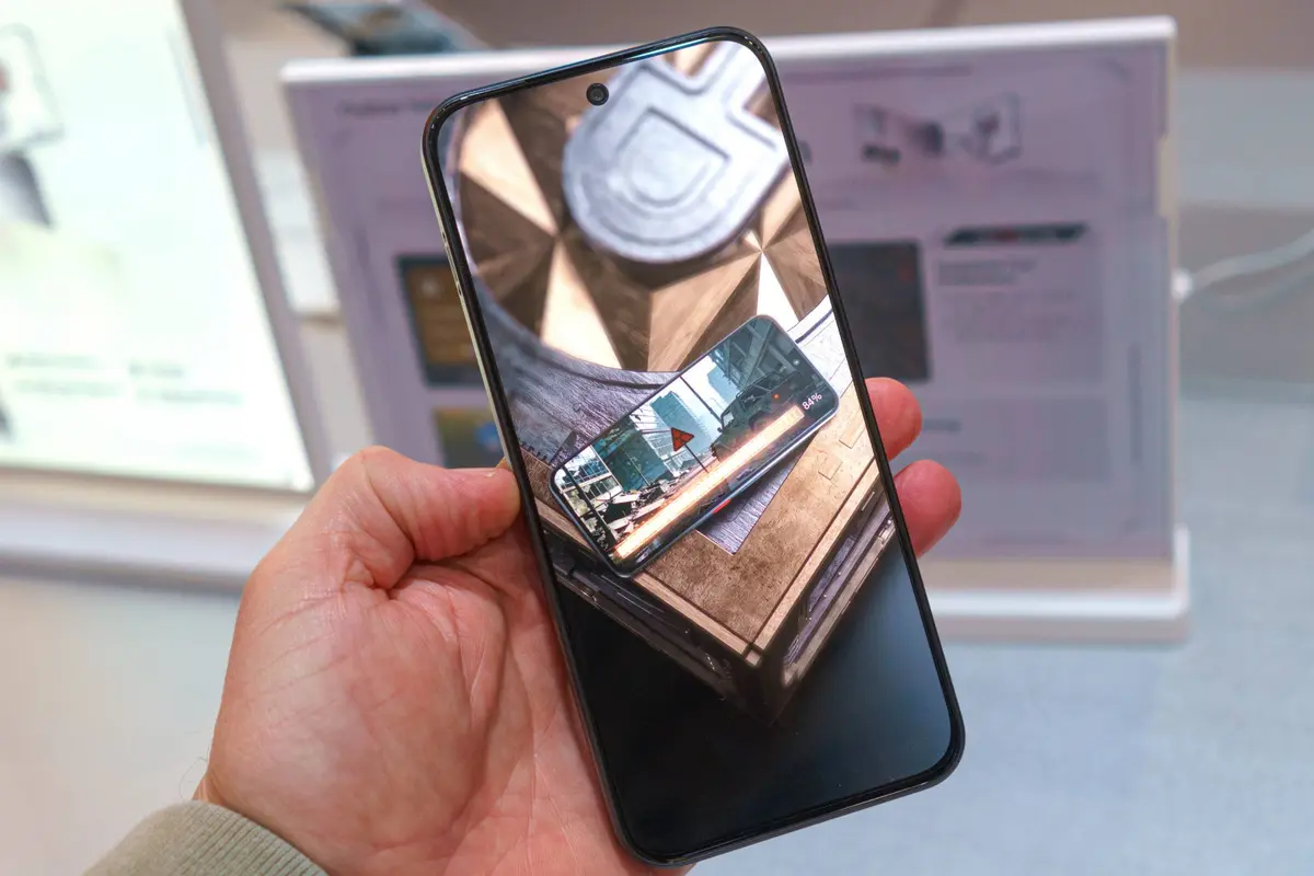 nubia Neo 5 GT оснащен 6,8-дюймовым OLED-дисплеем с частотой 144 Гц