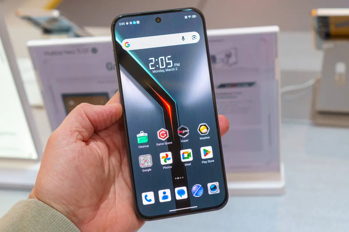 nubia Neo 5 GT оснащен 6,8-дюймовым OLED-дисплеем с частотой 144 Гц