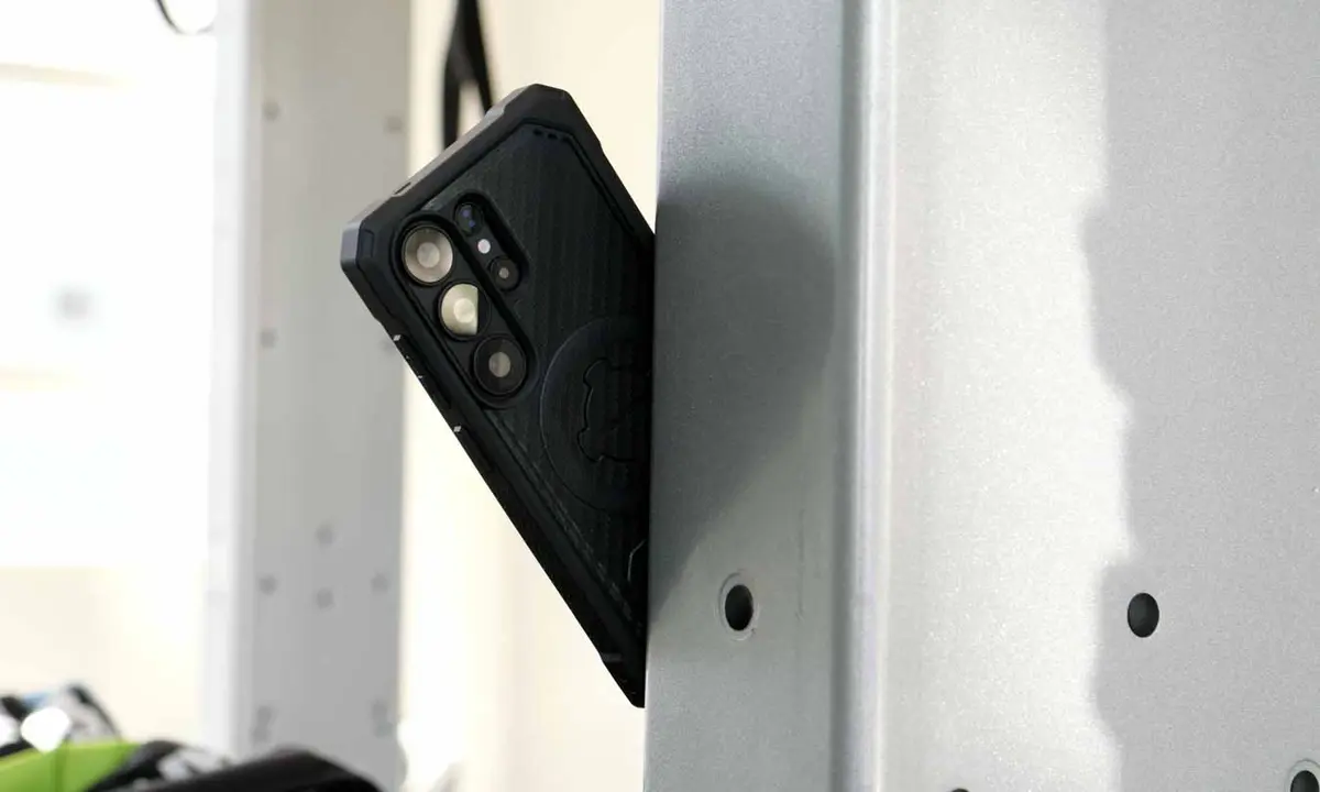 Чехлы ROKFORM Rugged для Samsung Galaxy S26